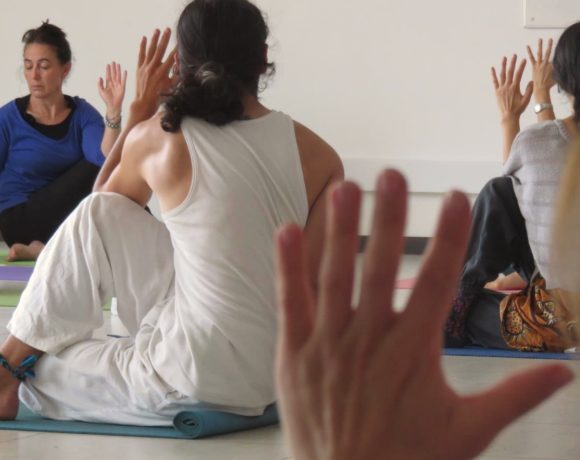 YOGA ĀSANA 1 YOGA ĀSANA 1