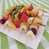 Alimentación Consciente – Refrescantes Brochetas de Frutas